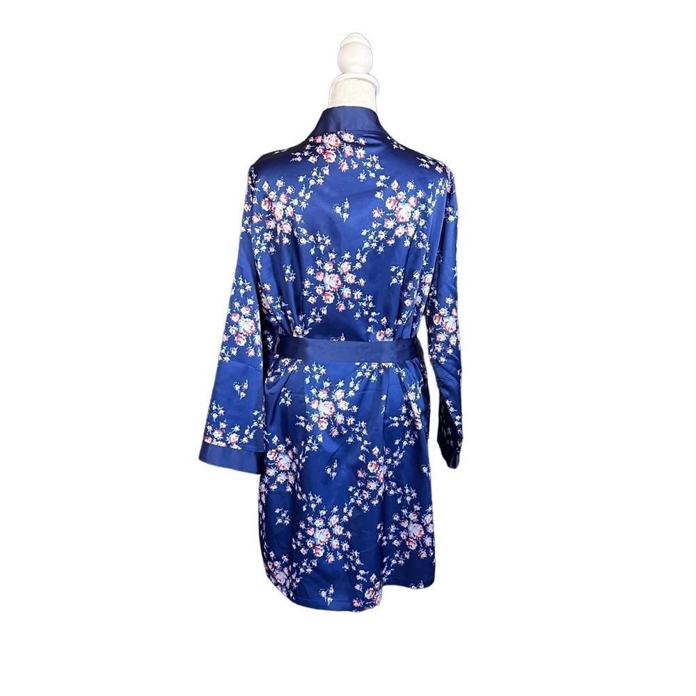 Morgan Lane x FabFitFun Navy Floral Long Sleeve Short Satin Belted Robe Sz S/M - Picture 4 of 12